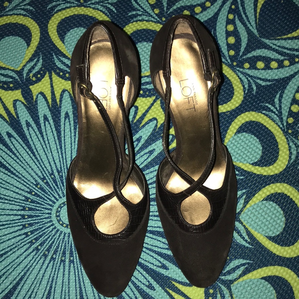 Ann Taylor LOFT Brown suede pumps